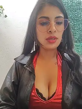 Astrid-- live cam on StripChat