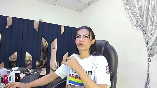 Aisha_hotts777 webcam