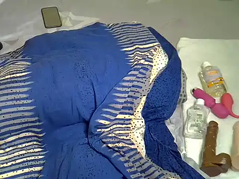 Pearl_petite webcam