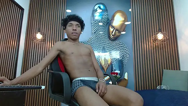 AlessandroBlack_ live cam on StripChat