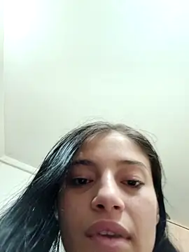 virgin_pussy_love's live room
