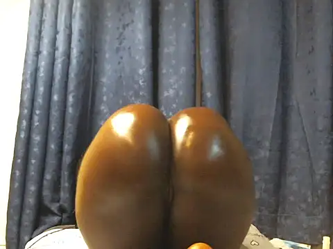booty-ebonie's live room
