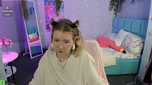 Elira_Vane webcam