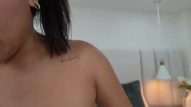 Lexxi_gb live cam on StripChat