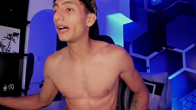 maxiimoromano_ (M young) - Sexy strip dance + Abs show 🕺🔥