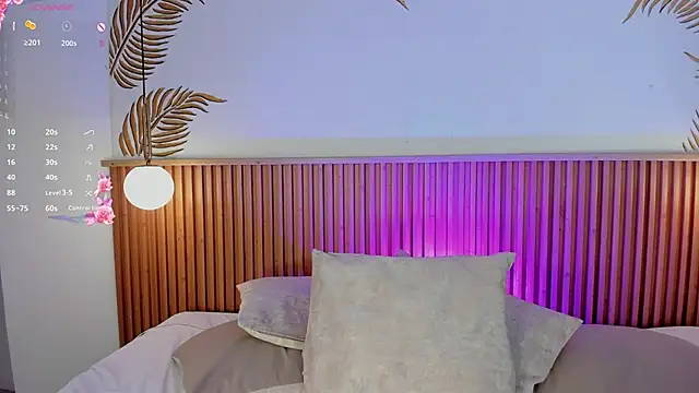 Valleriie_ live cam on StripChat