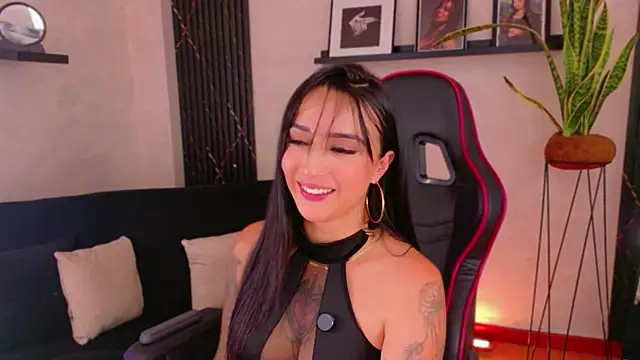 EmmyEvans1 live cam on StripChat