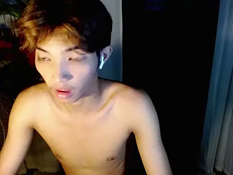 GristlyDietary live cam on StripChat