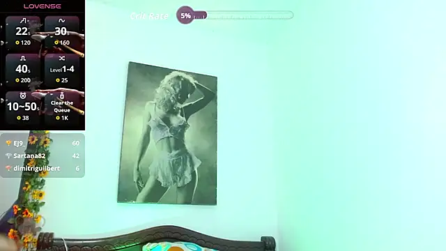 MeganCrouch live cam on StripChat