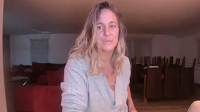 Delichieuse5 live cam on StripChat