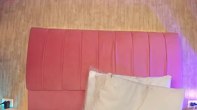 Kendra_kobein live cam on StripChat