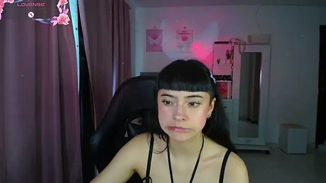 violetta_blackk live cam on StripChat