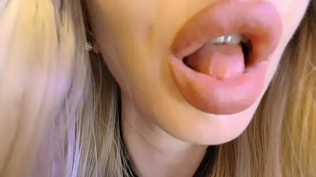 Velvet_kissx live cam on StripChat
