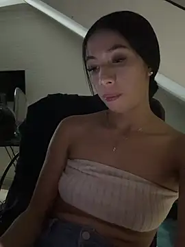 Naho_19 live cam on StripChat