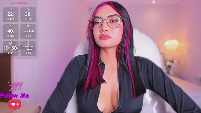 AzuraKindong live cam on StripChat