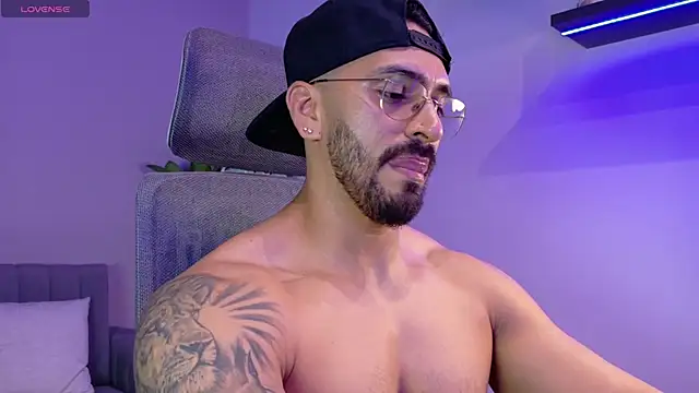 tony_muscle live cam on StripChat