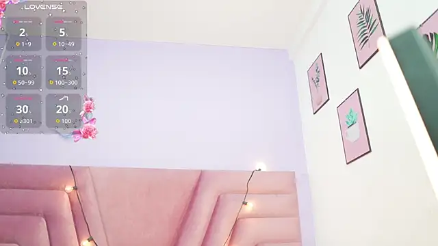EbonyCoWorker live cam on StripChat