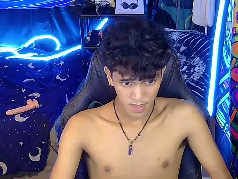 hugekenbigcock (M young) - im gonna ride  a dildo here for you
