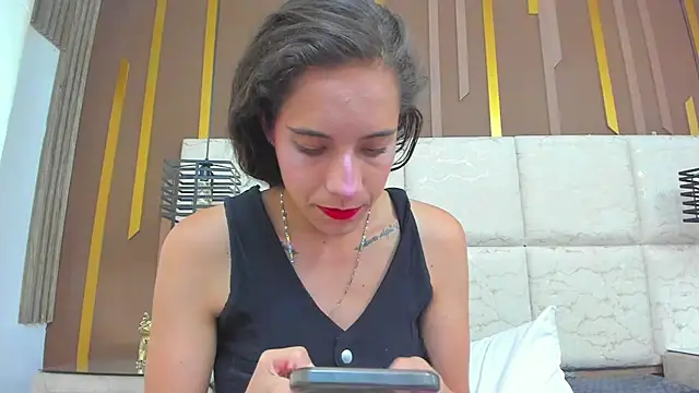 MiaCours live cam on StripChat