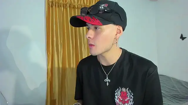 Vlad__night live cam on StripChat