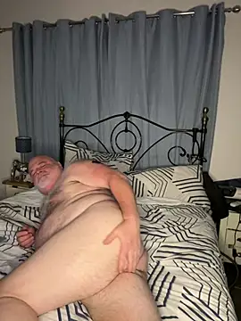 greyoakbear live cam on StripChat