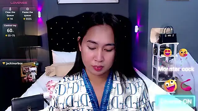 HOTTESTCANDYTS live cam on StripChat