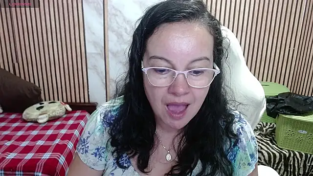 Sonialorens_ live cam on StripChat