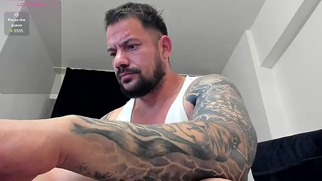 musclemonster31 live cam on StripChat