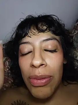 Fun_Everywhere live cam on StripChat