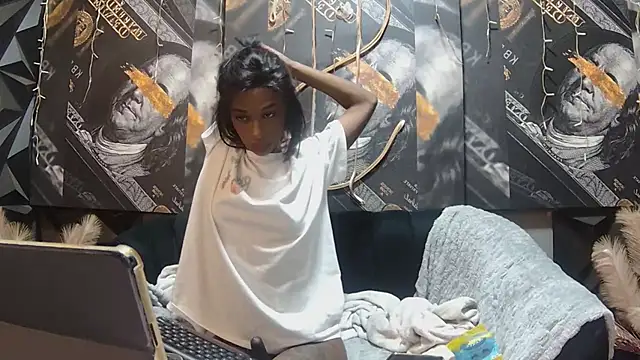 Lilmisbaddyxxx live cam