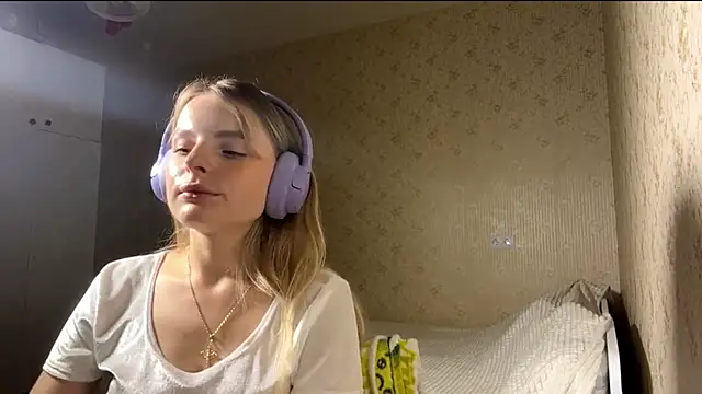 TeodoraBinney live cam on StripChat