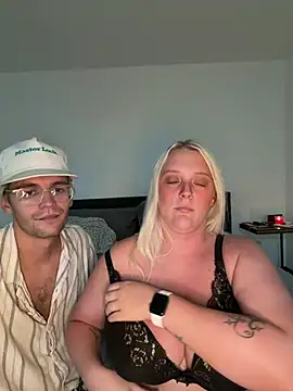 Blondebarbie21 live cam on StripChat