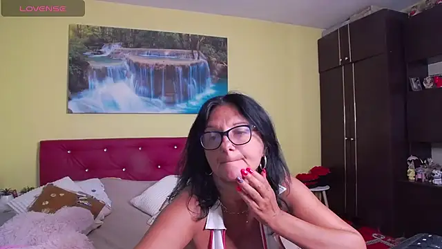 AlexaMorreno live cam on StripChat