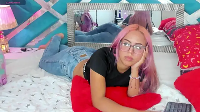 CristyBloom webcam