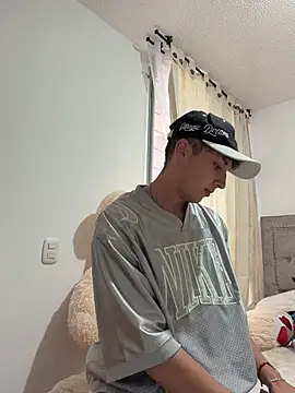 oliver_k (M twink) - SPANK ASS + FLASH ASS