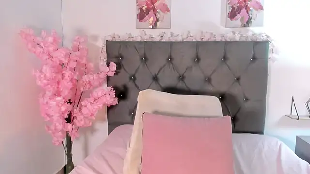 SagiraBelle webcam