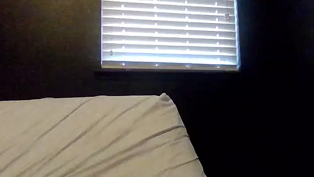 Cloudyydayzz webcam