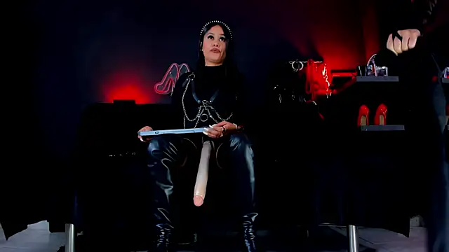 ashleystones (Ask my age) - kiss my boots slave