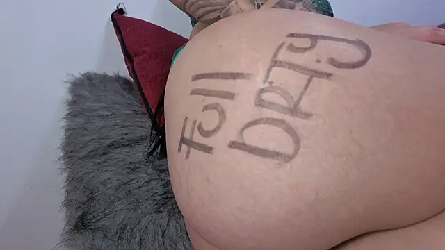 Julieta-Messy_ webcam