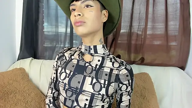 Exotic__April webcam