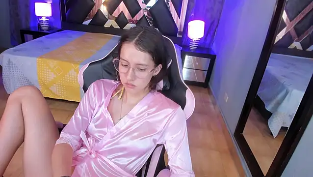 Linda4Petite webcam