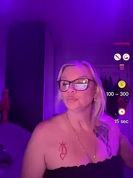 Curvy-Cleo webcam