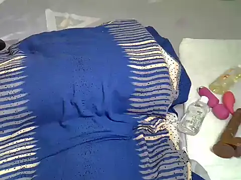Pearl_petite webcam