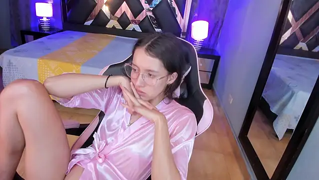 Linda4Petite webcam