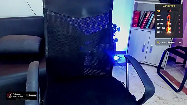 lucifer_shadow (F young) - fingers in pussy