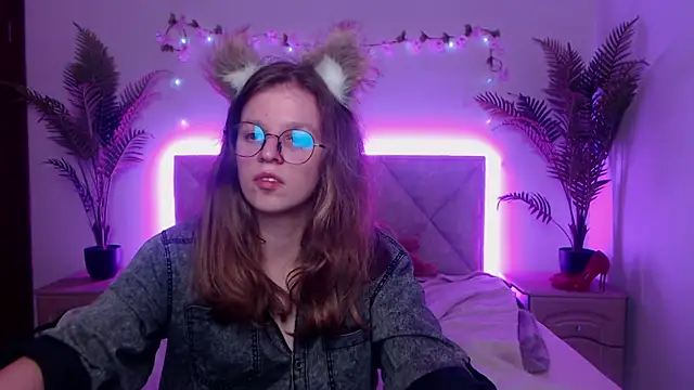 annibrown_ (F teen) - on a vibrator