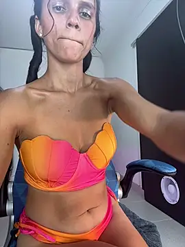 La_bandi live cam on StripChat