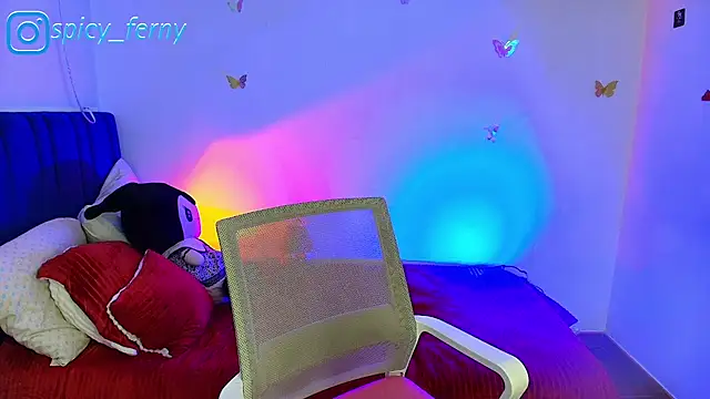 spicyferny live cam on StripChat