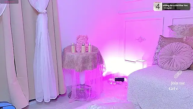 AriaHeavens webcam