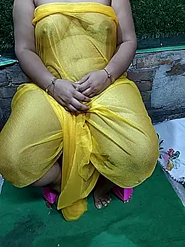 v-queen-riya (F milf) - Full nude in public